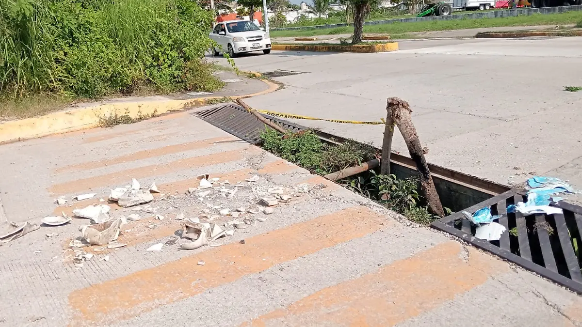 tapa de alcantarilla robada