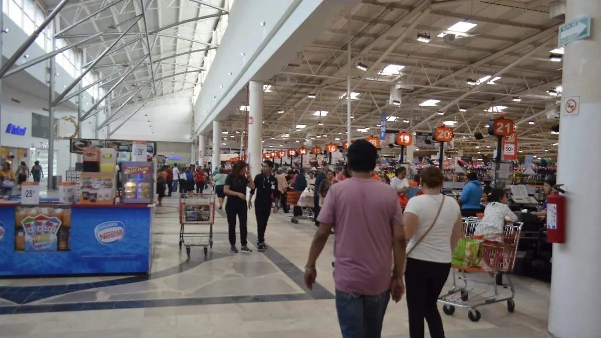 Personas-En-Centro-Comercial