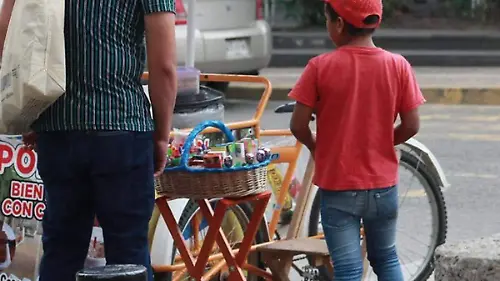 Menor-De-Edad-Vendiendo-Dulces-En-La-Calle