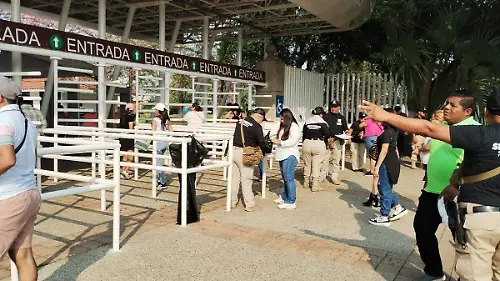 Personas-Entran-A-La-Feria-Tabasco copia