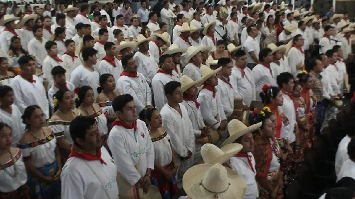 Tamborilera-Y-Tamborileros-En-El-Congreso