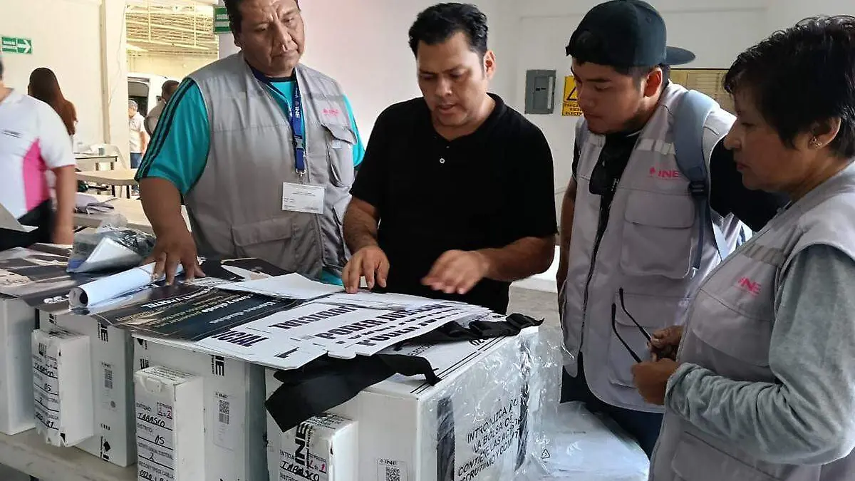Personal-Del-INE-Revisa-Papelería