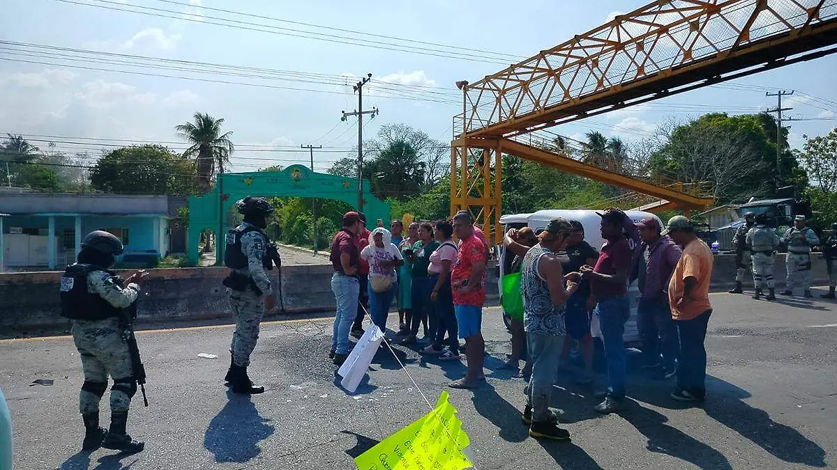 Bloqueo-Y-Ciudadanos-Con-Autoridades
