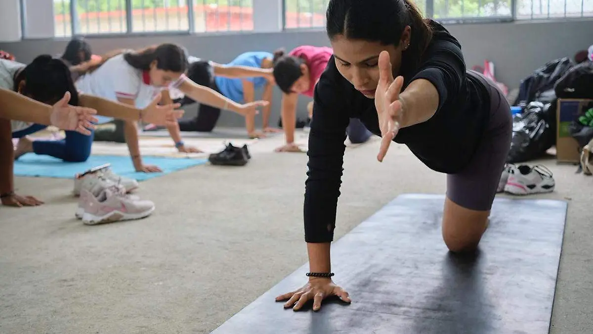 Instructora-De-Yoga copia