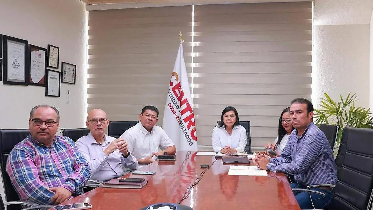 Yolanda-Osuna-En-Reunión copia
