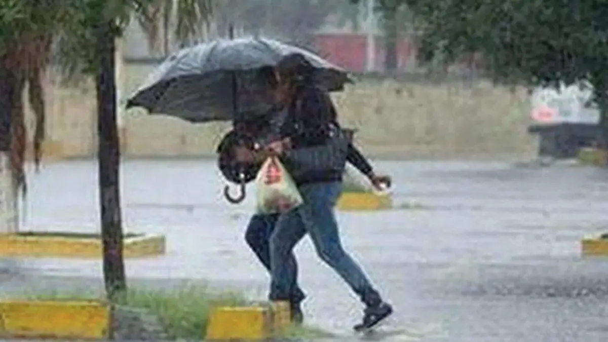 Personas-Bajo-La-Lluvia