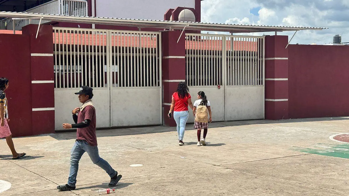 escuela maestro detenido fdfg