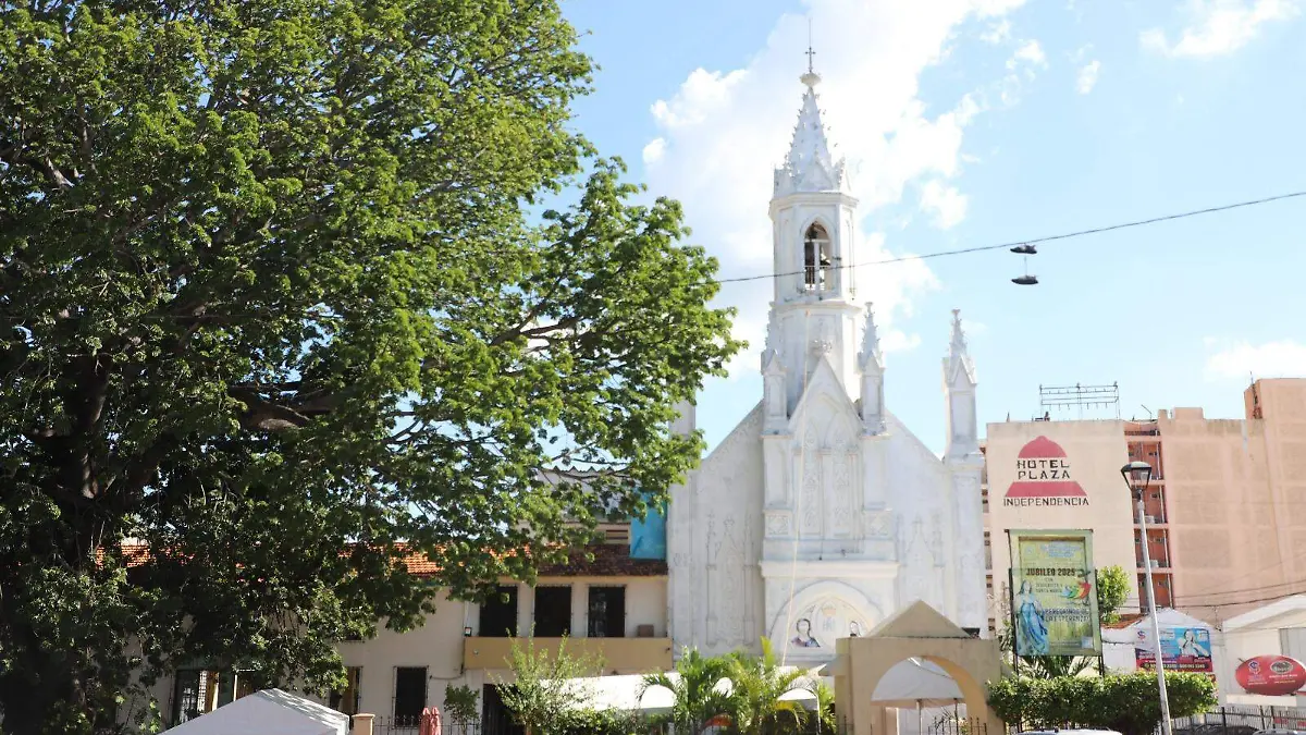 iglesia plaza de armas carlos.jpeg
