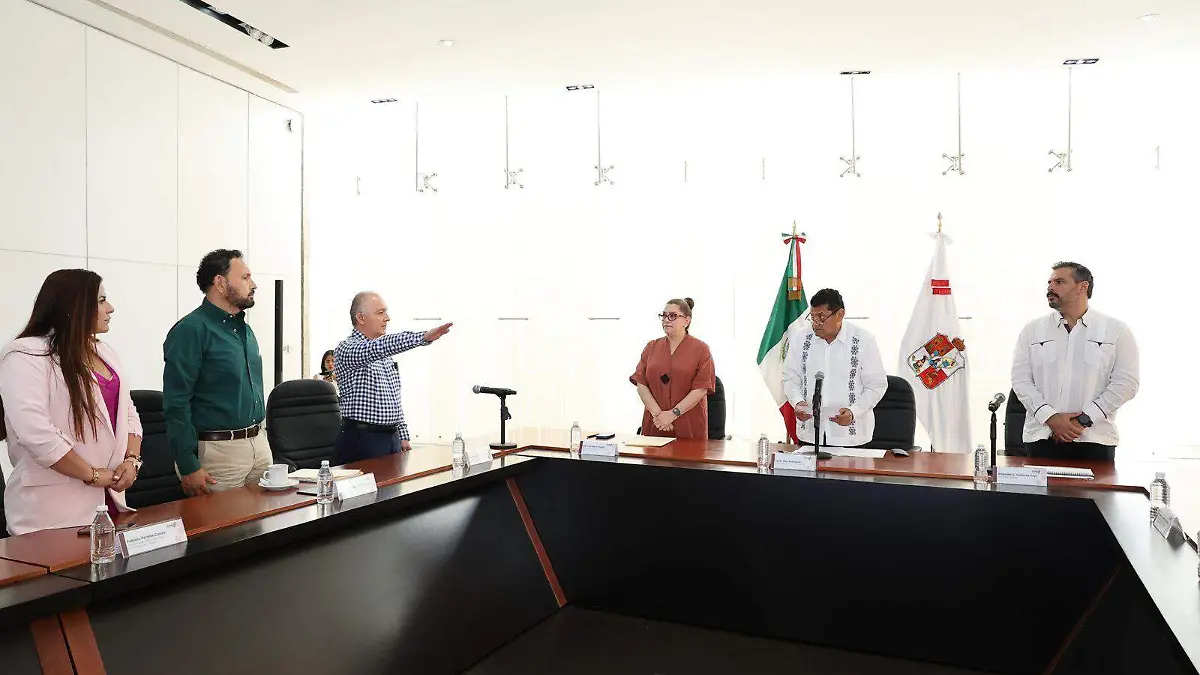Toma protesta Javier May a Víctor Hugo Robles Calvillo como nuevo titular de CECAMET 