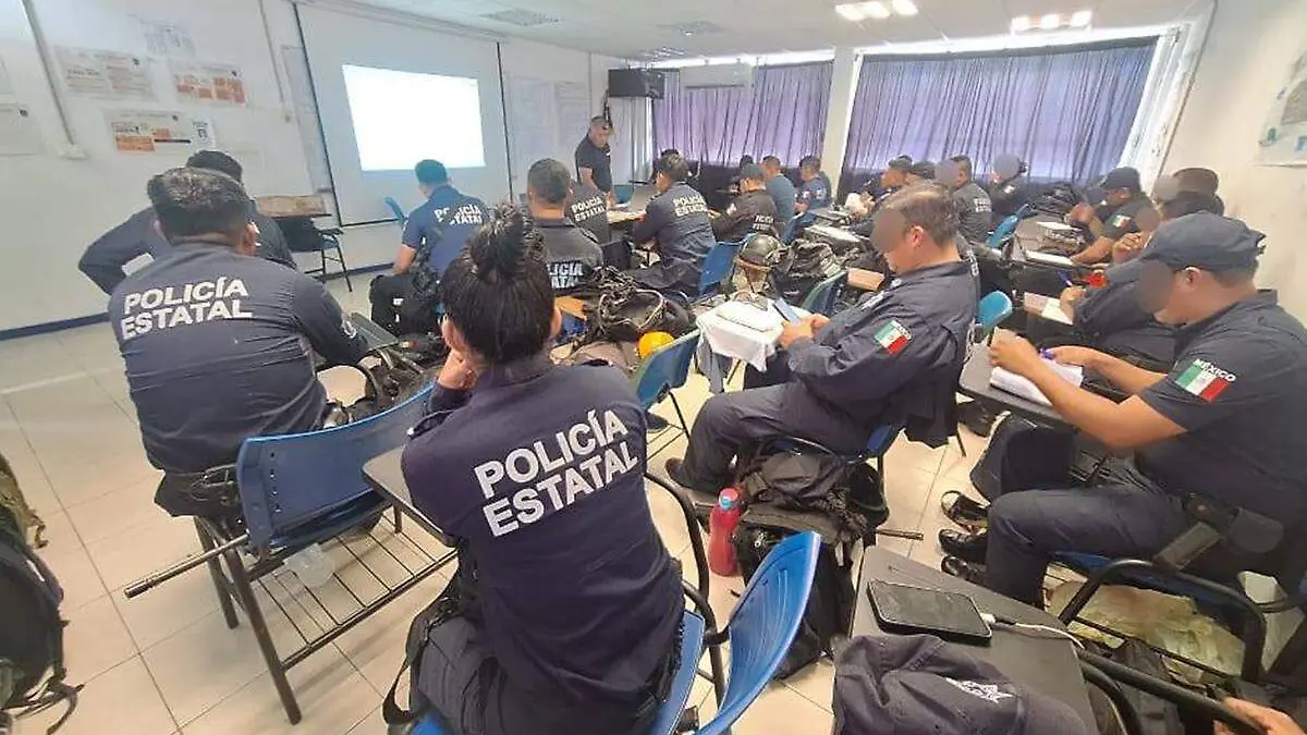 Policías-Tomando-Capacitación-Teórica