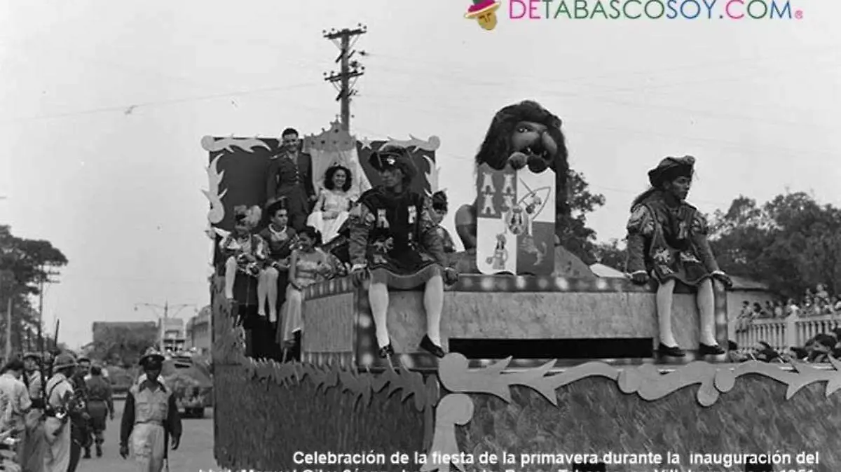 Desfile-En-Boulevard-Gil-Y-Sáenz