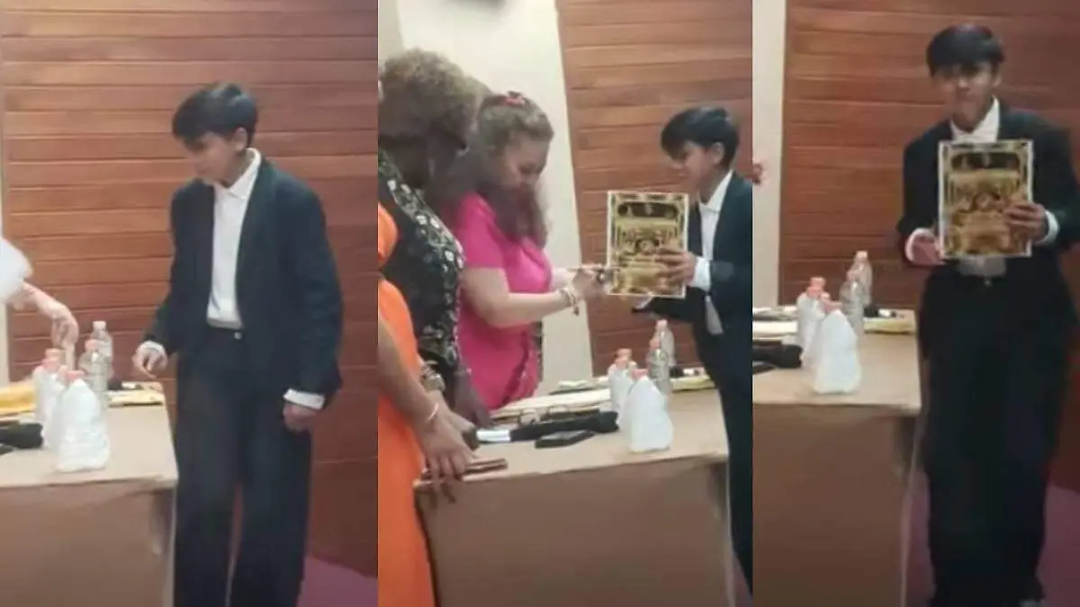 Aarón-recibe-Premio