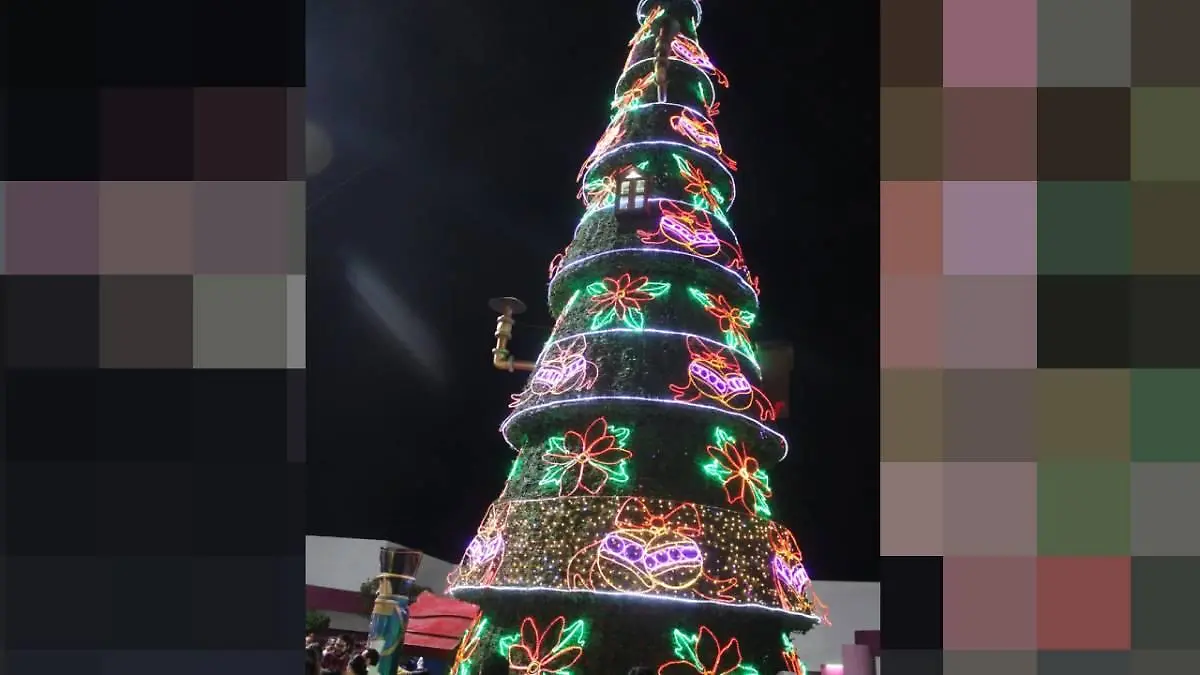 Encendido-De-Árbo-En-Expo-Navideña