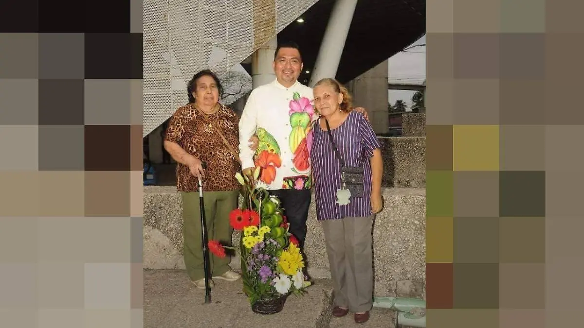 Gerardo-Reynoso-Con-su-Mamá-y-Su-Tía