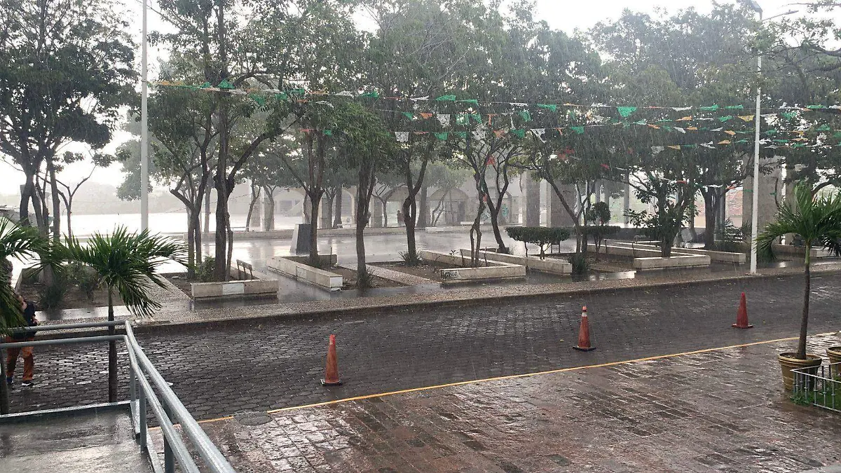 Lluvias en Plaza de Armas