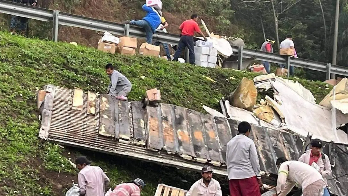 Rapñan-Trailer-En-Carretera