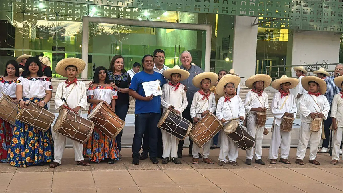 tamborileros vivian gbgfh.jpeg