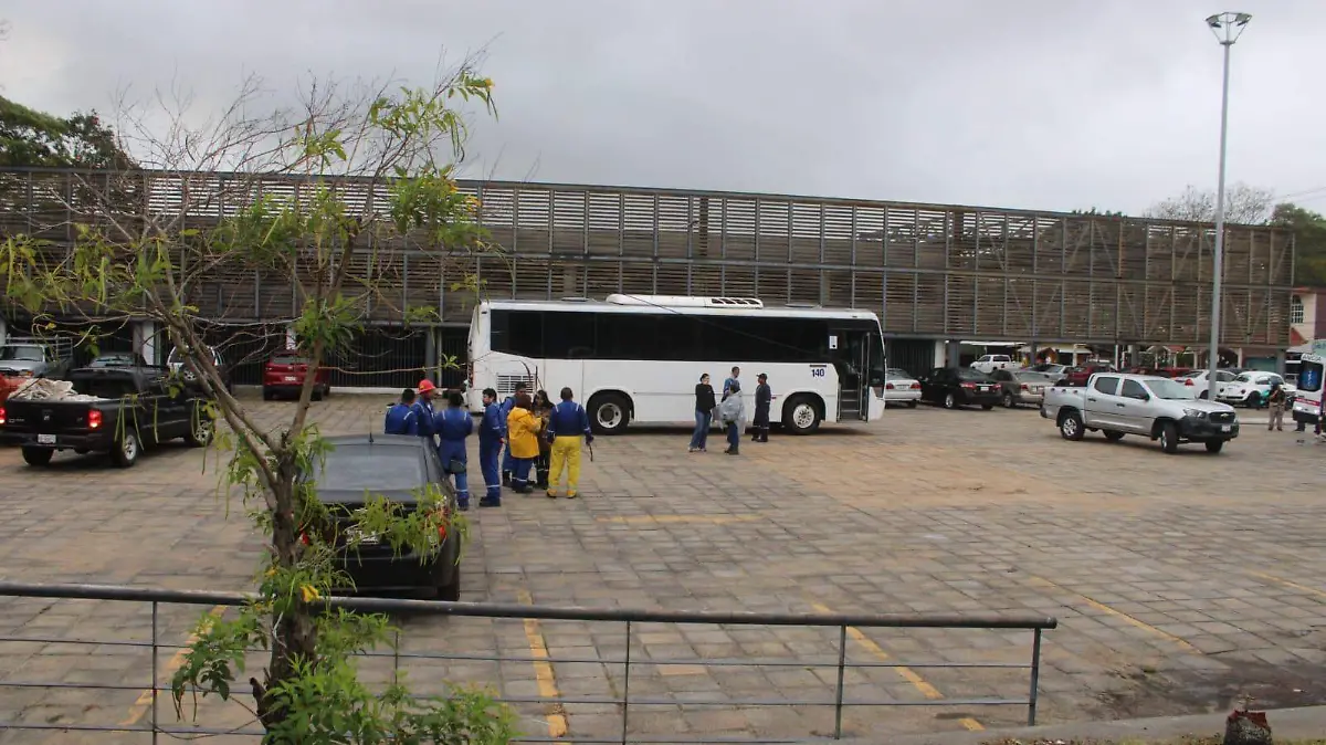 Trabajadores-incendio dos bocas