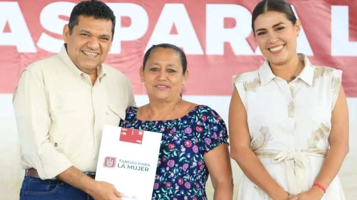 El-Gobernador-Lleva-El-Programa-Tandas-Para-La-Mujer-A-Paraíso