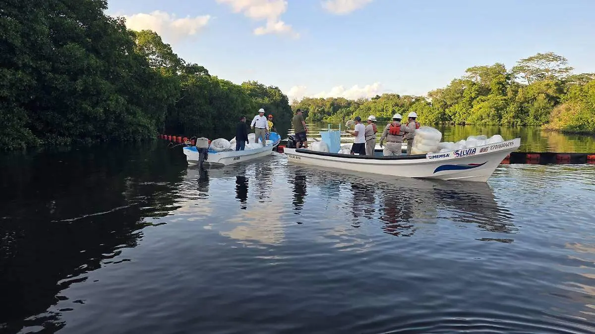 Laobres-De-Contención-De-Derrame-De-Hidrocarbuo-En-Río-Seco