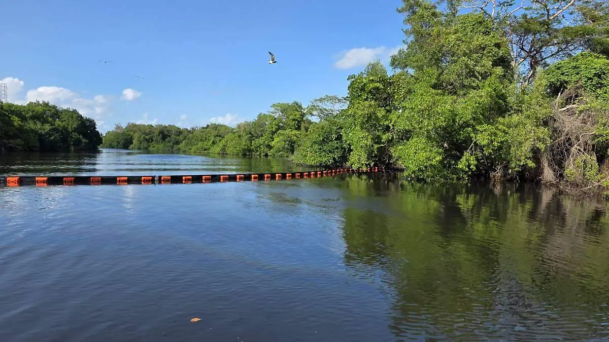 Labores-De-Contención-De-Contaminación-En-Río-De-Paraíso