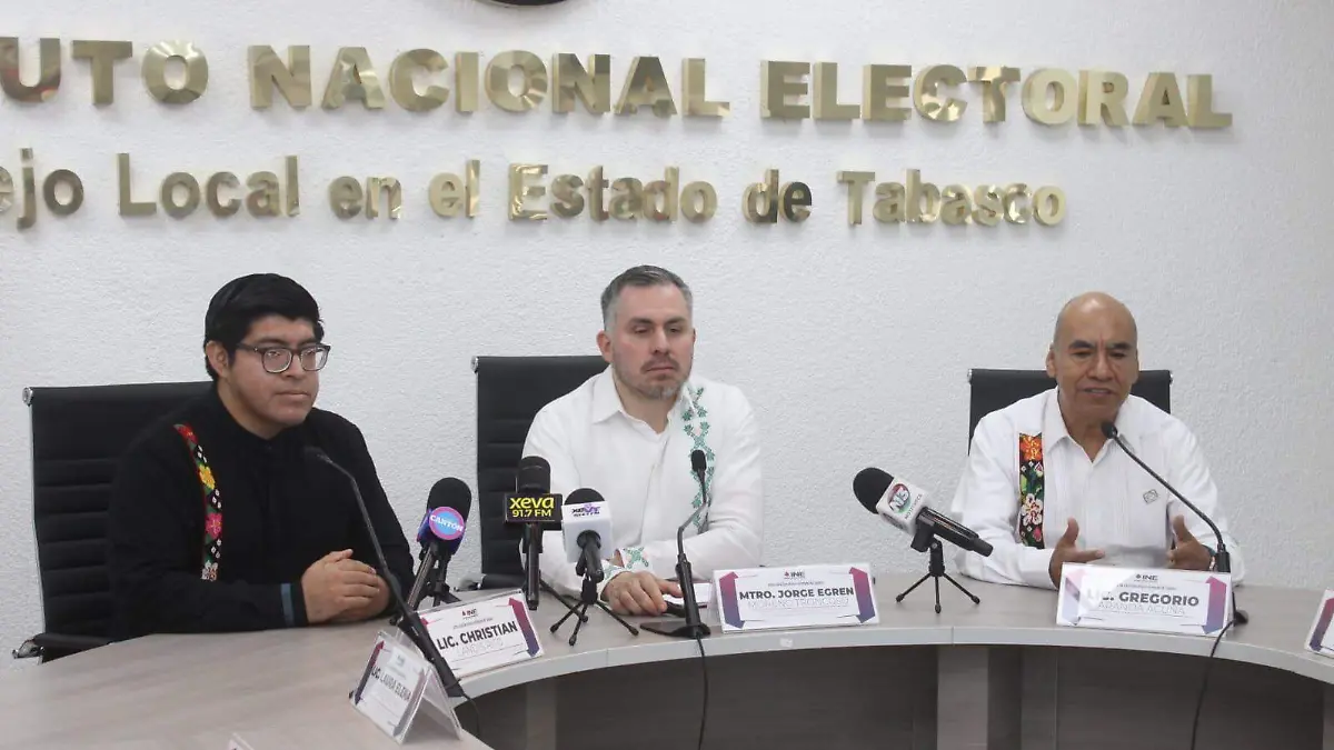 RUEDA DE PRENSA INE-JAVIER CHAVEZ (2)