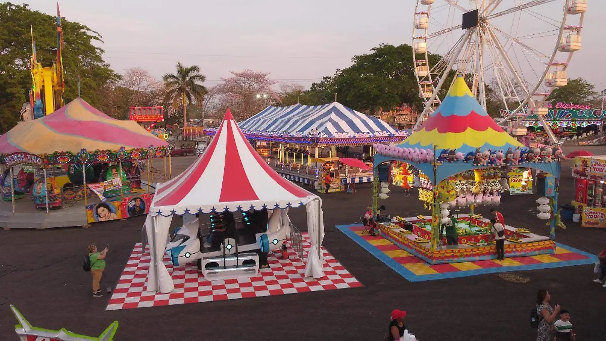 JUEGOS MECANICOS FERIA TABASCO-JAVIER CHAVEZ (8)