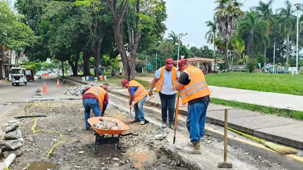 Brigada-De-Centro-En-Tabajos-De-Bacheo