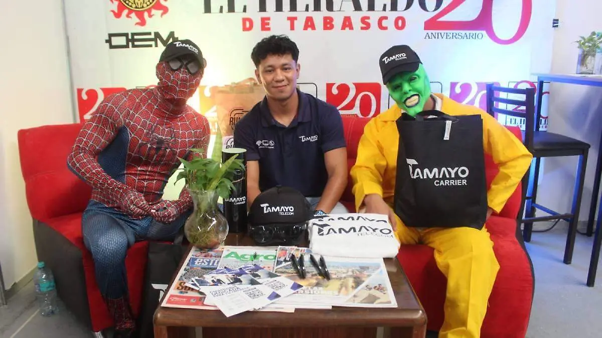 El-Hombre-Araña-Y-La-Máscara-Con-Encargado-De-Marketing