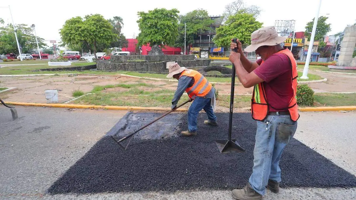Brigada-De-Centro-Colocando-Asfalto