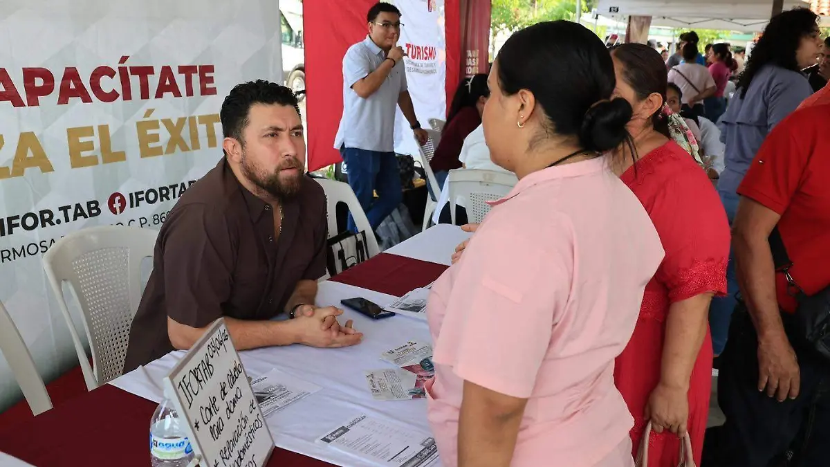 Ifortab en gira de trabajo con el goberandor May