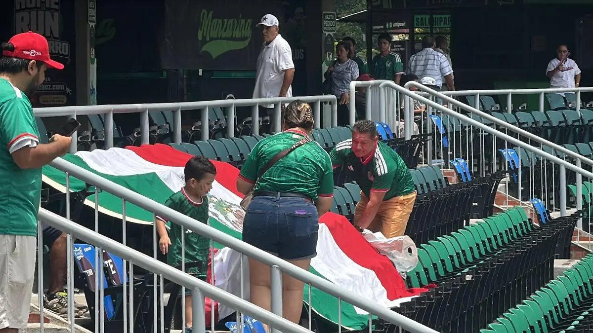 Se llena de fútbol el Centenario 27 de Febrero 1