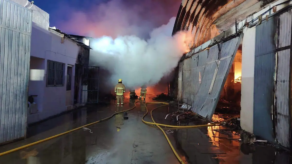 incendio en bodega de plastico