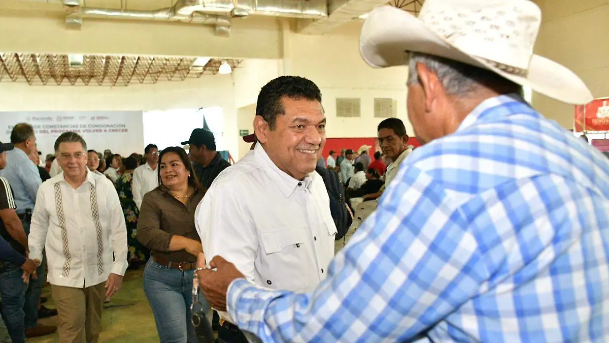 javier may con gente f