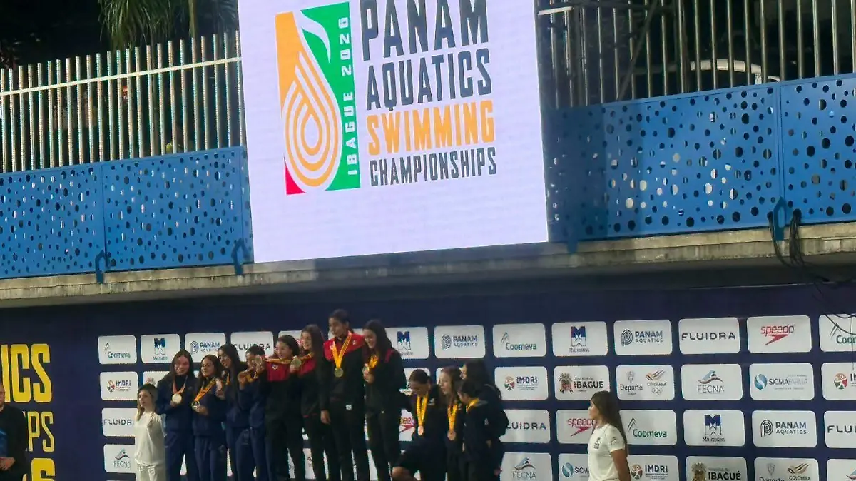 La nadadora  tabasqueña, Johanna Delgadillo logró subir al podio con medallas de oro-marco lopez (1)