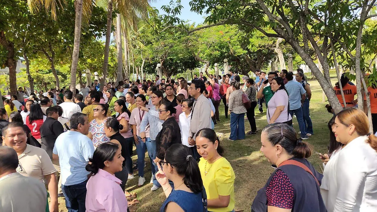Movilización en el Centro de Administrativo de Gobierno por sismo-jesus dominguez (5)