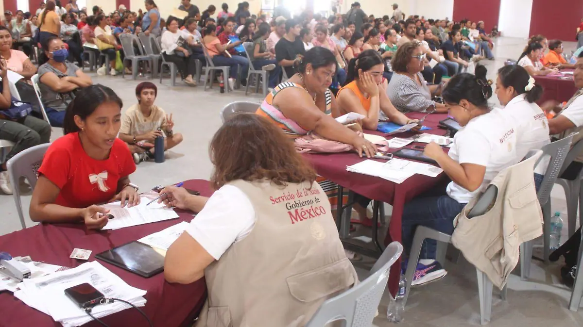 Cientos de mujeres que buscan adquirir una casa através de la Comision Nacional de Vivienda (Conavi)-javier chavez (12)