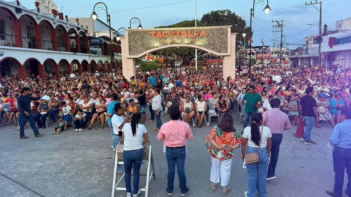Festejo a las mamás en Tacotalpa