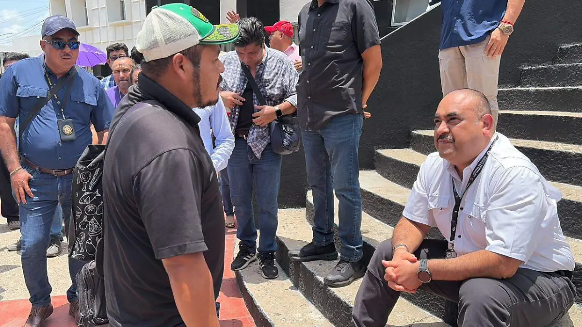 Fiscal atiende a manifestantes