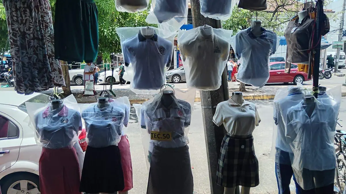 uniformes escolareres cd