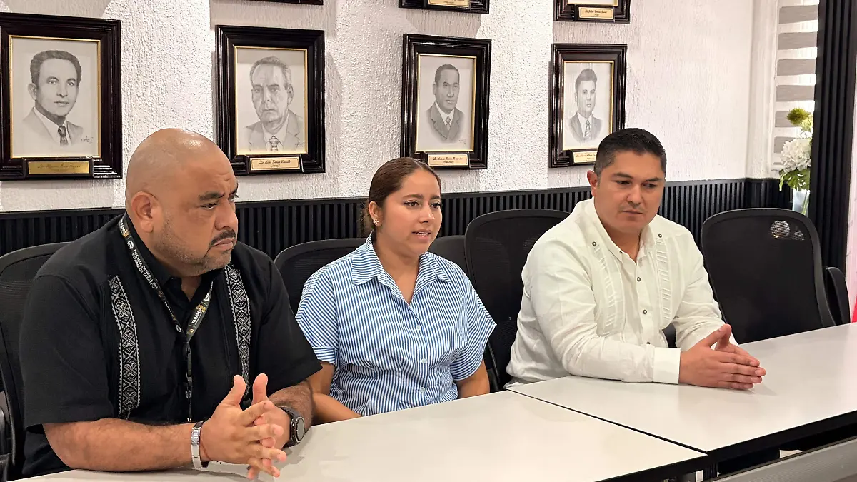La alcaldesa interina de Paraíso, María Eliza Hernández Flores se reunió esta tarde en la Fiscalía General del Estado-javier chavez (8)