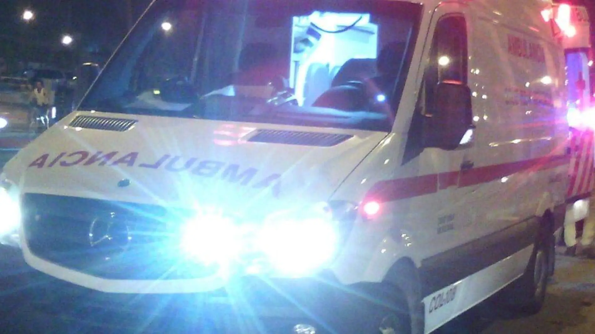 Ambulancia-de-noche-1