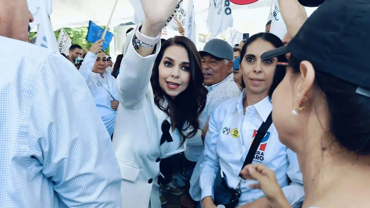 Laura Haro (2)
