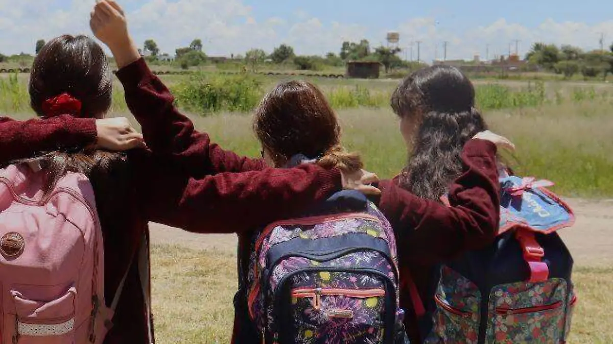 NIÑAS EDUCACION