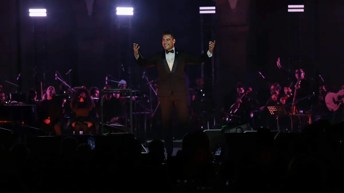 Carlos Rivera en el Cabañas (2)