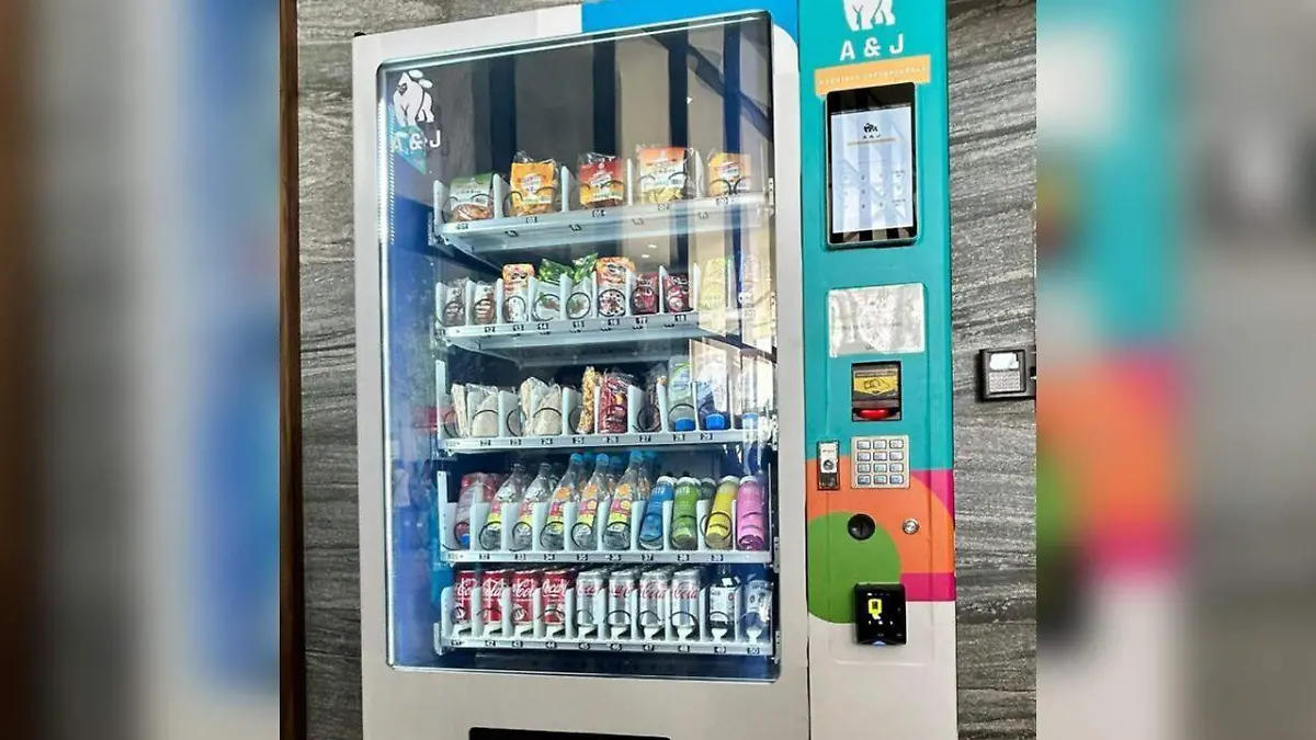 Máquinas con productos de emprendedores programa Hecho en Zapopan