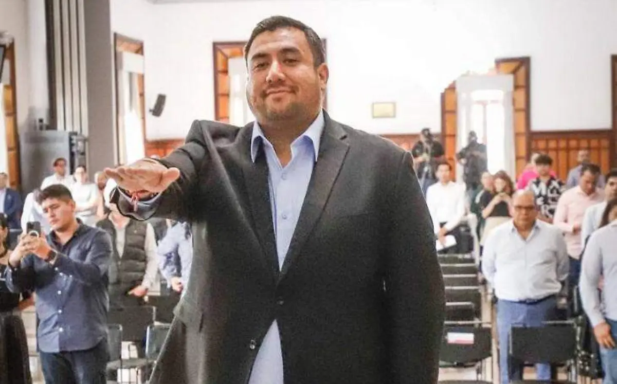 Lalo Lomelí toma de protesta