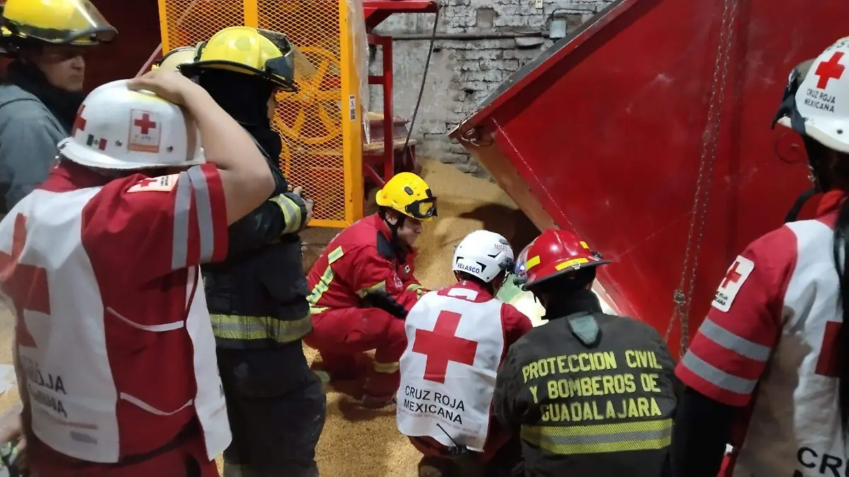 Hombre pierde la vida al caer de un silo con maíz
