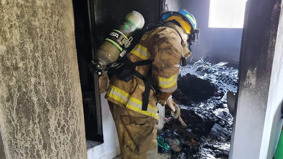 Incendio en una vivienda de Cihuatlán