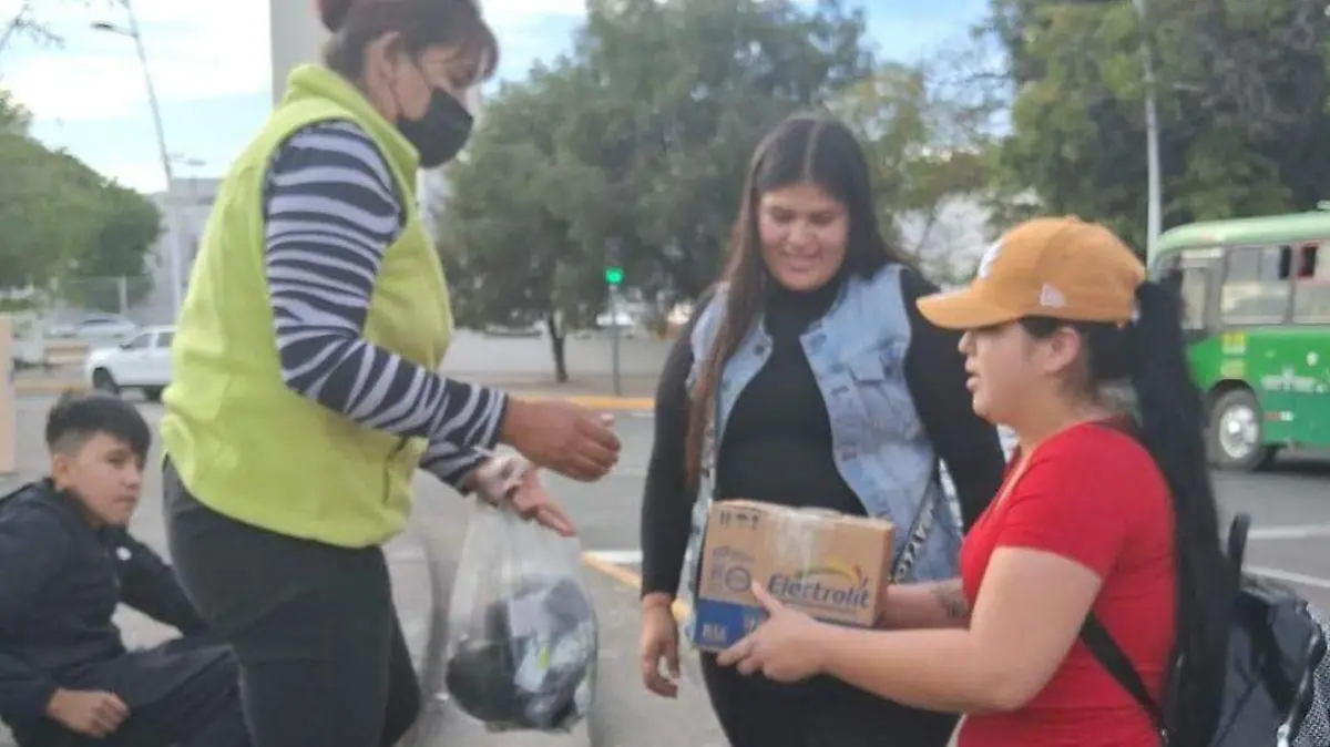Madres buscadoras de Jalisco reciben artículos que servirán para sus busquedas